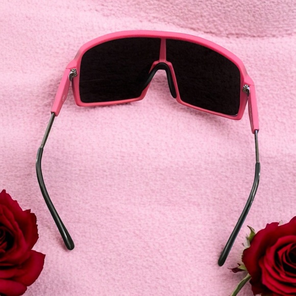 Stylish Pink and Black Oversized Sunglasses - Picture 5 of 7
